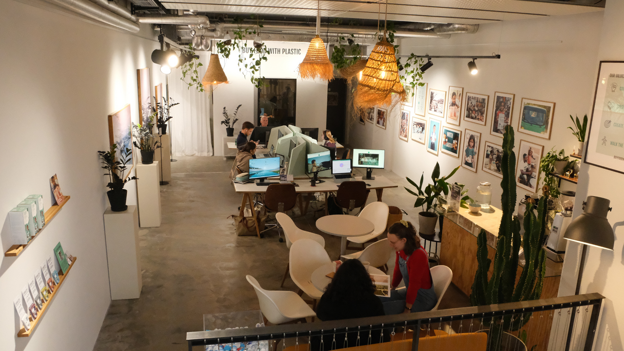 Entstehung der Charity Gallery, dem Schweizer Standort von Buy Food with Plastic
