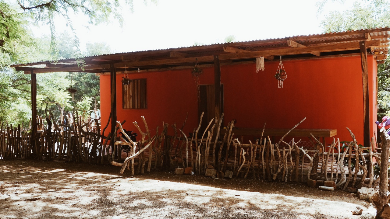 Das Plastikhaus – unsere erste Erfahrung mit Recycling