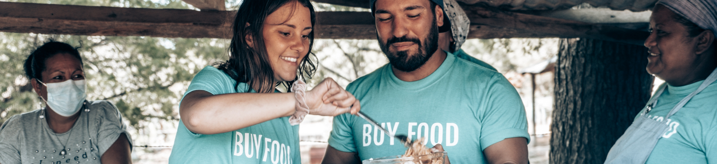 Gründer Khalil radi und Anna Gracia Herbst in Nicaragua bei einem Buy Food with Plastic Event