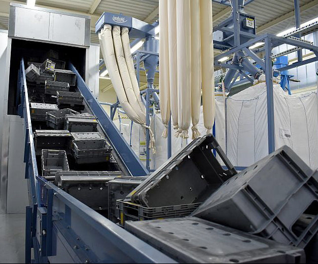 Eine Recycling Anlage wo Utz Logistikkisten recyclet werden